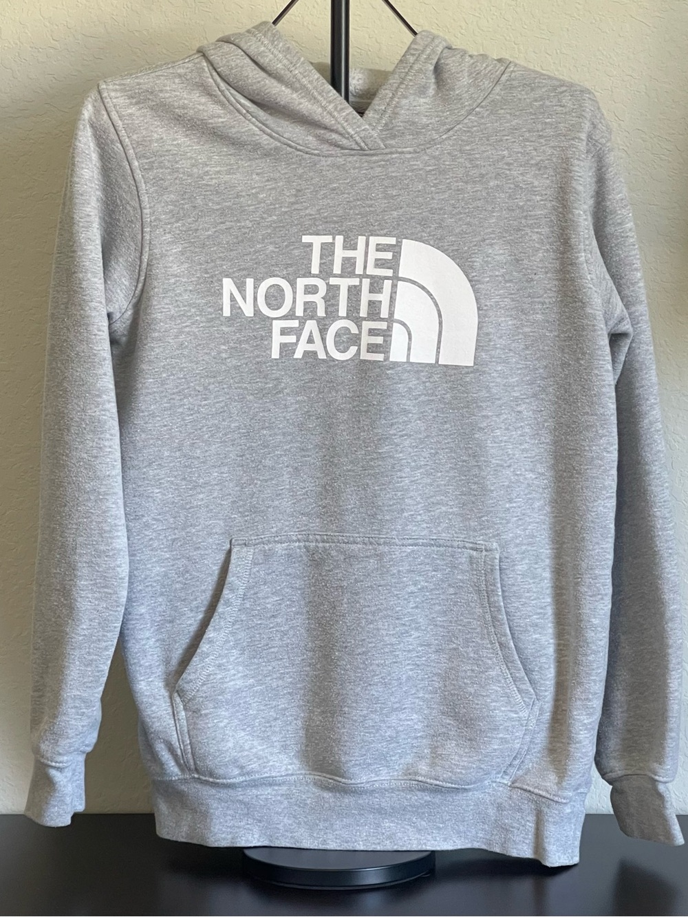 The North Face Boy’s Light Gray Logo Crewneck Hoodie XL